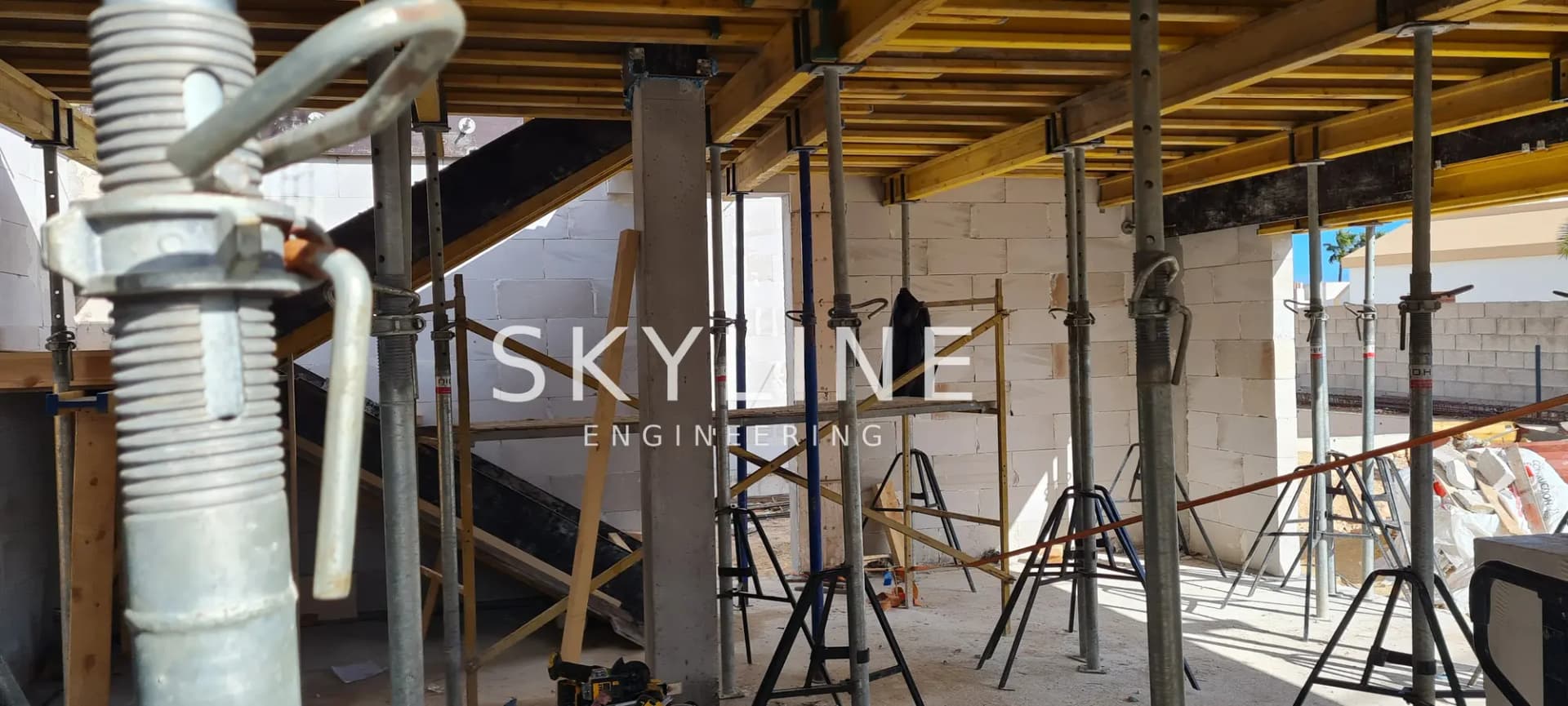 Formwork and shoring props supporting a first-floor slab inside a Lanucia 6 villa, La Nucía