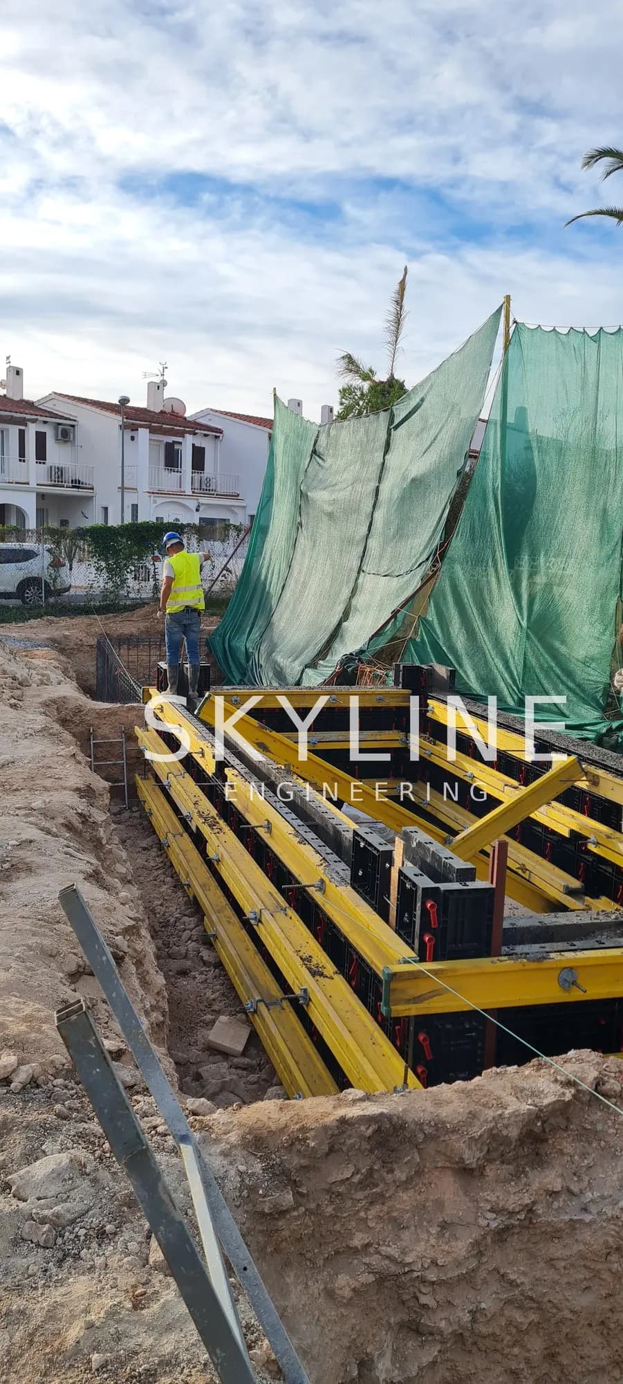 Foundation trench with rebar cage and formwork on the Lanucia 6 site in La Nucía