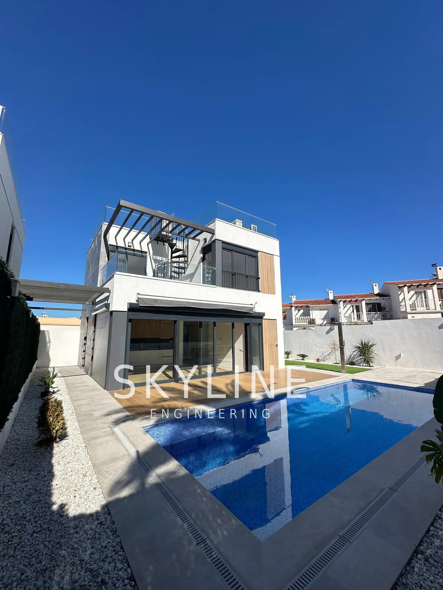 Completed Lanucia 6 villa in La Nucía with private 3×8 m pool, terrace and rooftop solarium staircase